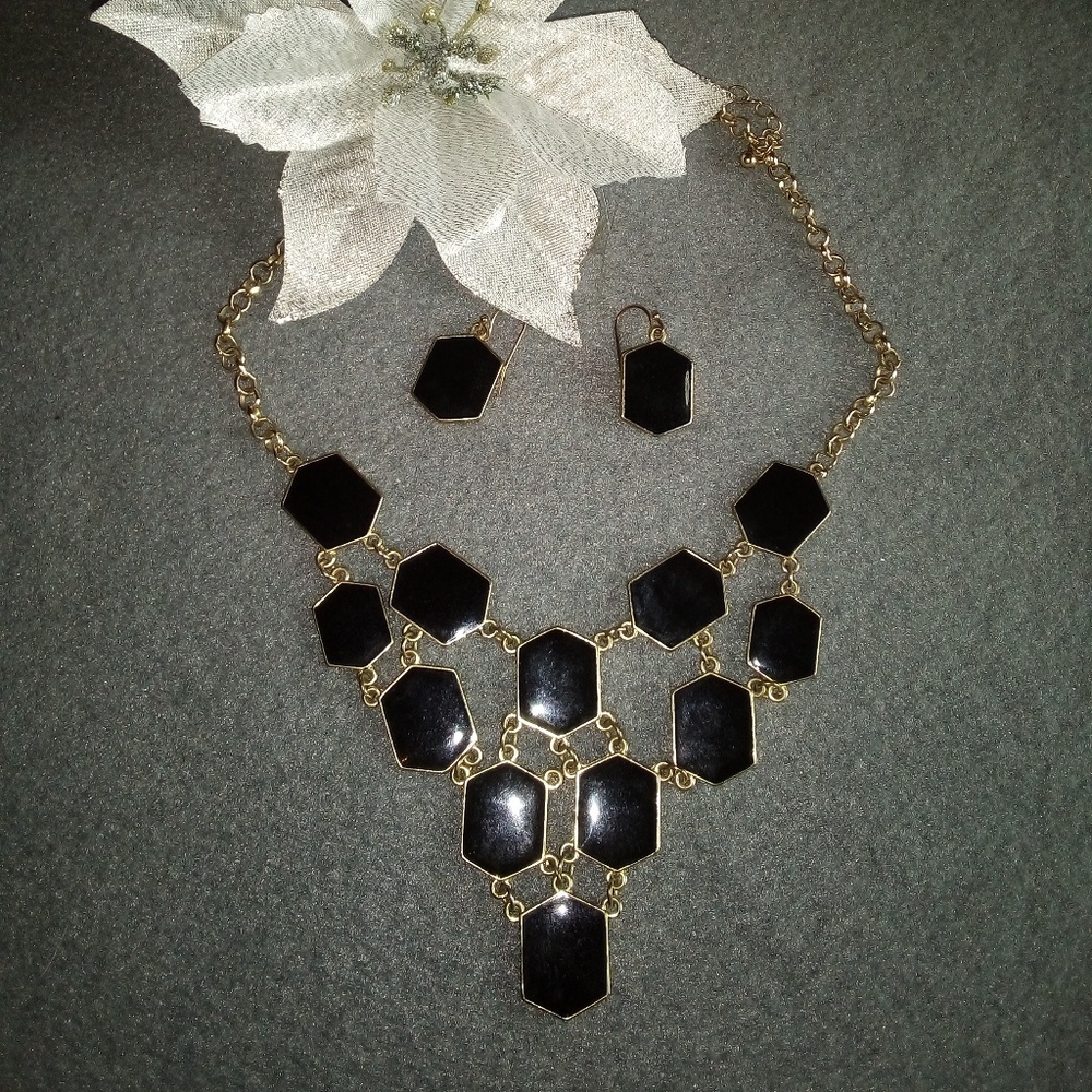 Set - Necklace & Earrings